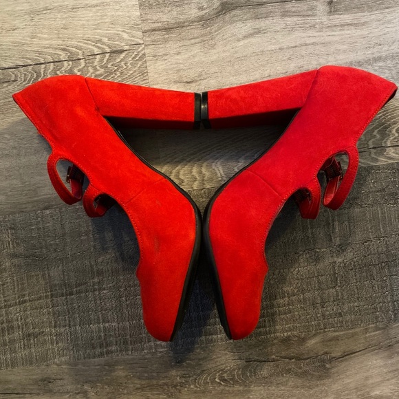 Red Mary Jane Platform Heels- 7 - Picture 5 of 6